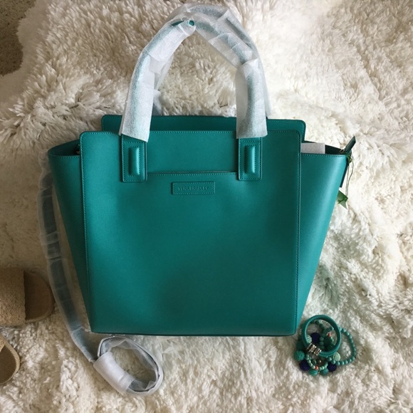 Vera Bradley Handbags - Vera Bradley Tote